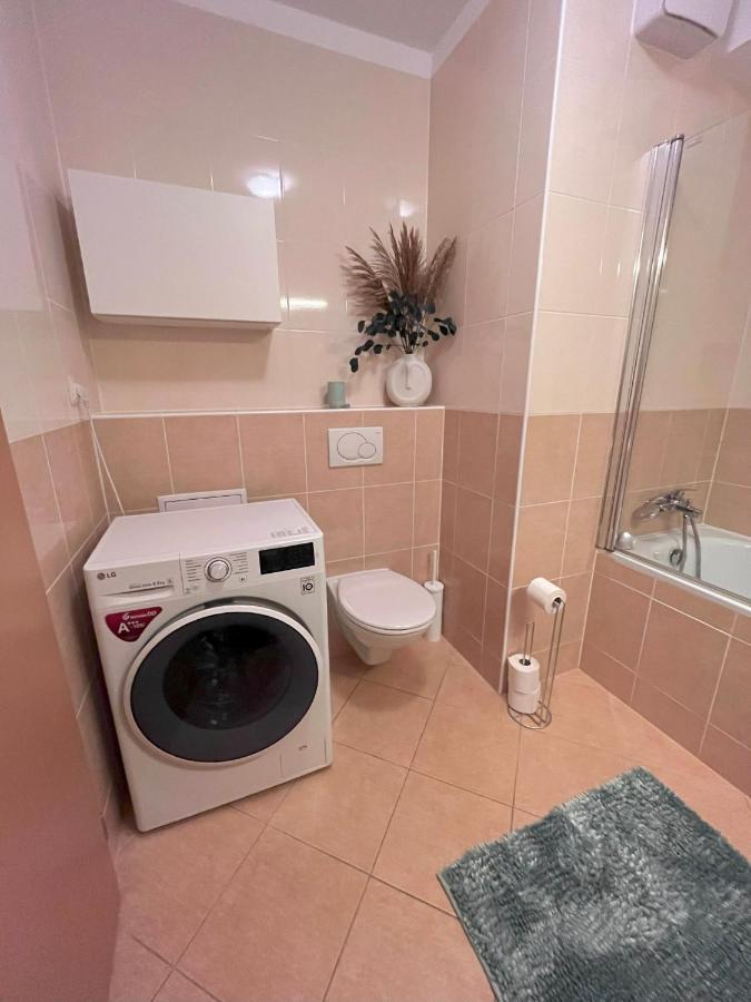 2 Room Apartment With Terrace, New Building, Jegeho Братислава Екстер'єр фото